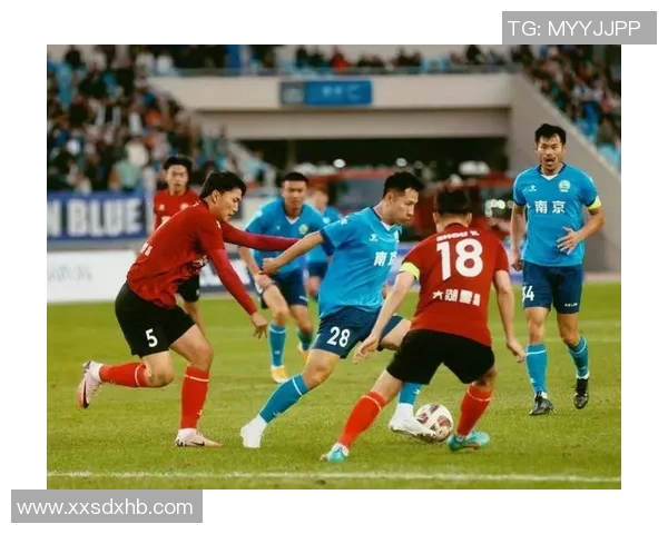 南京足球队荣登全国足球团队协作排行榜第三名展现团结拼搏精神